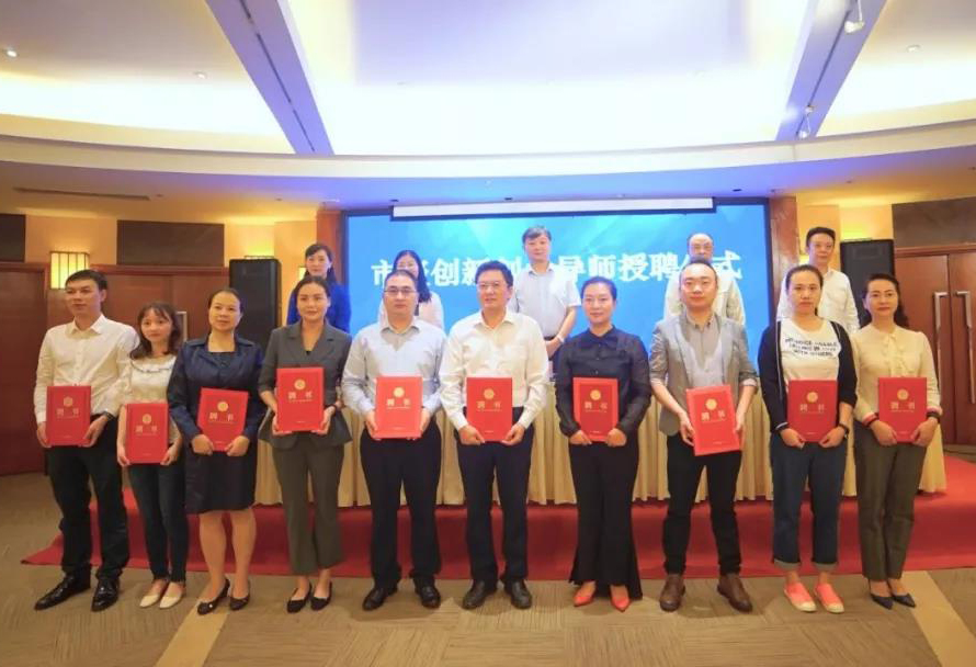 熱烈祝賀我校校長楊洪忠等同志入選2018年度瀘州市創新創業導師！